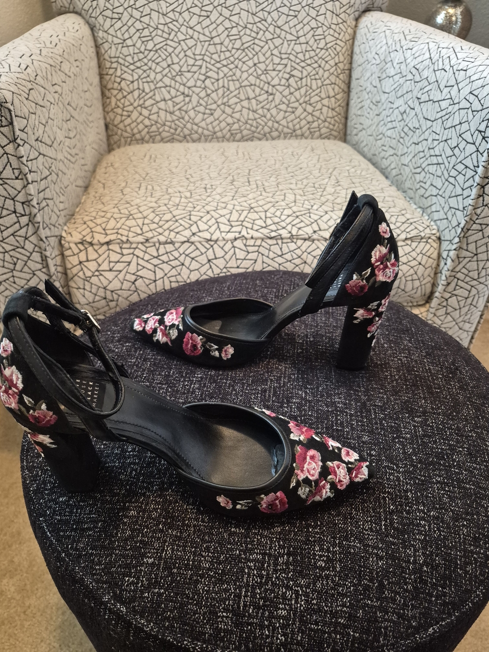 Black Floral Embroidered Pointed-Toe Block Heel Pumps